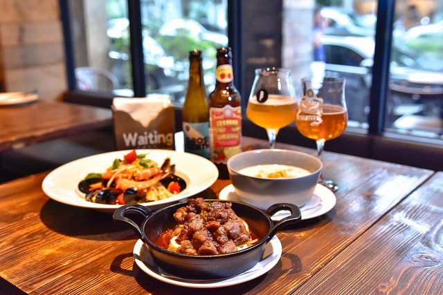 Waiting Bistro