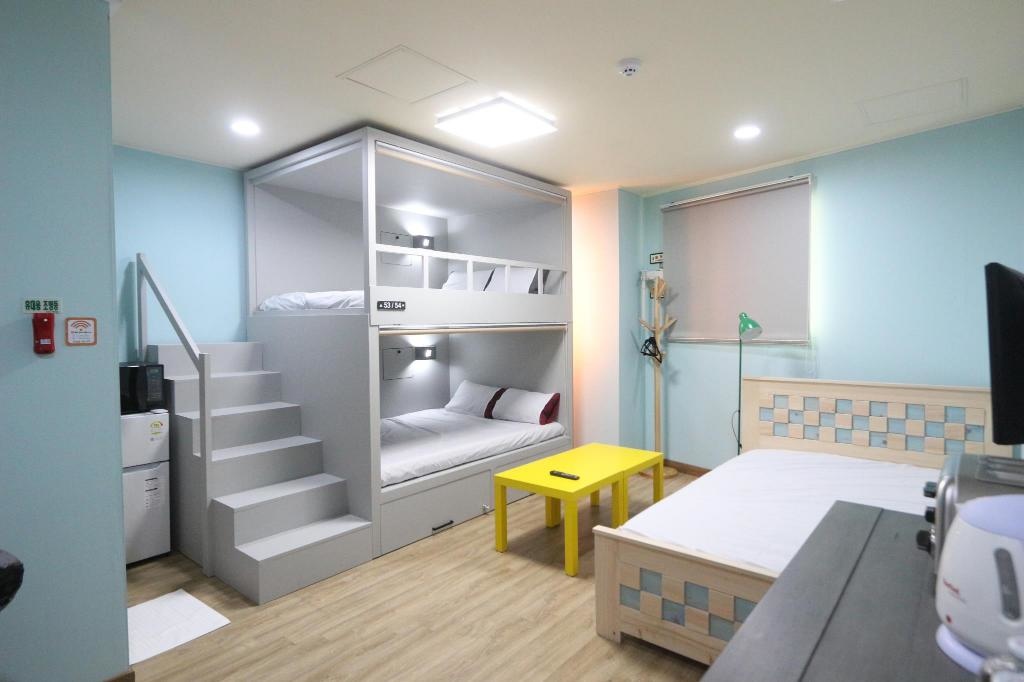 Midtown Hostel