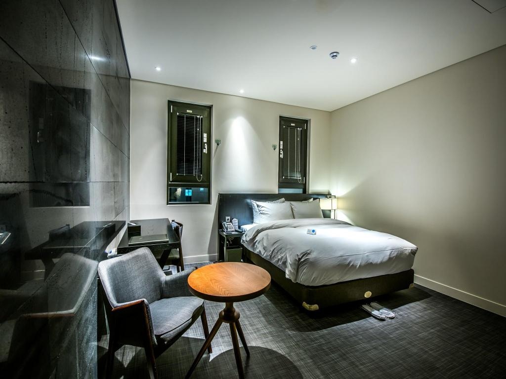 Rivertain Hotel