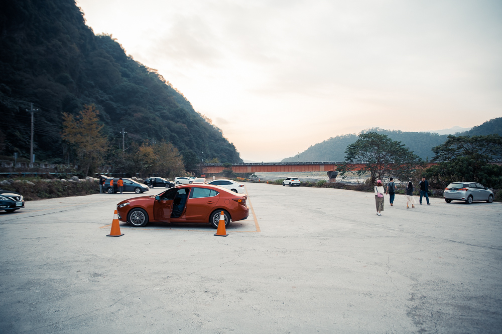雙龍瀑布七彩吊橋停車