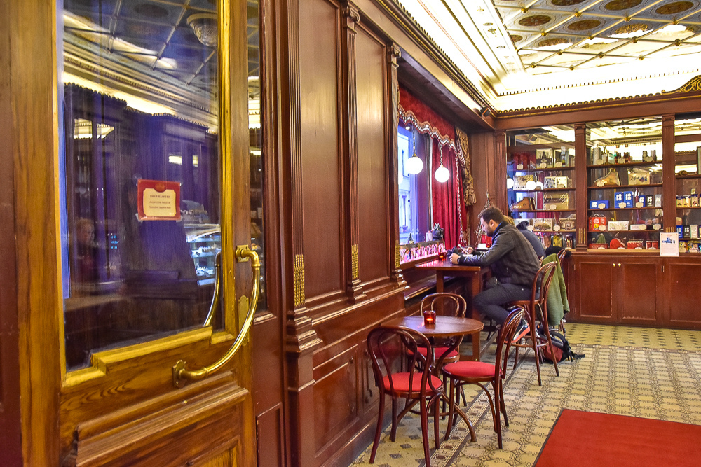 Maiasmokk Cafe