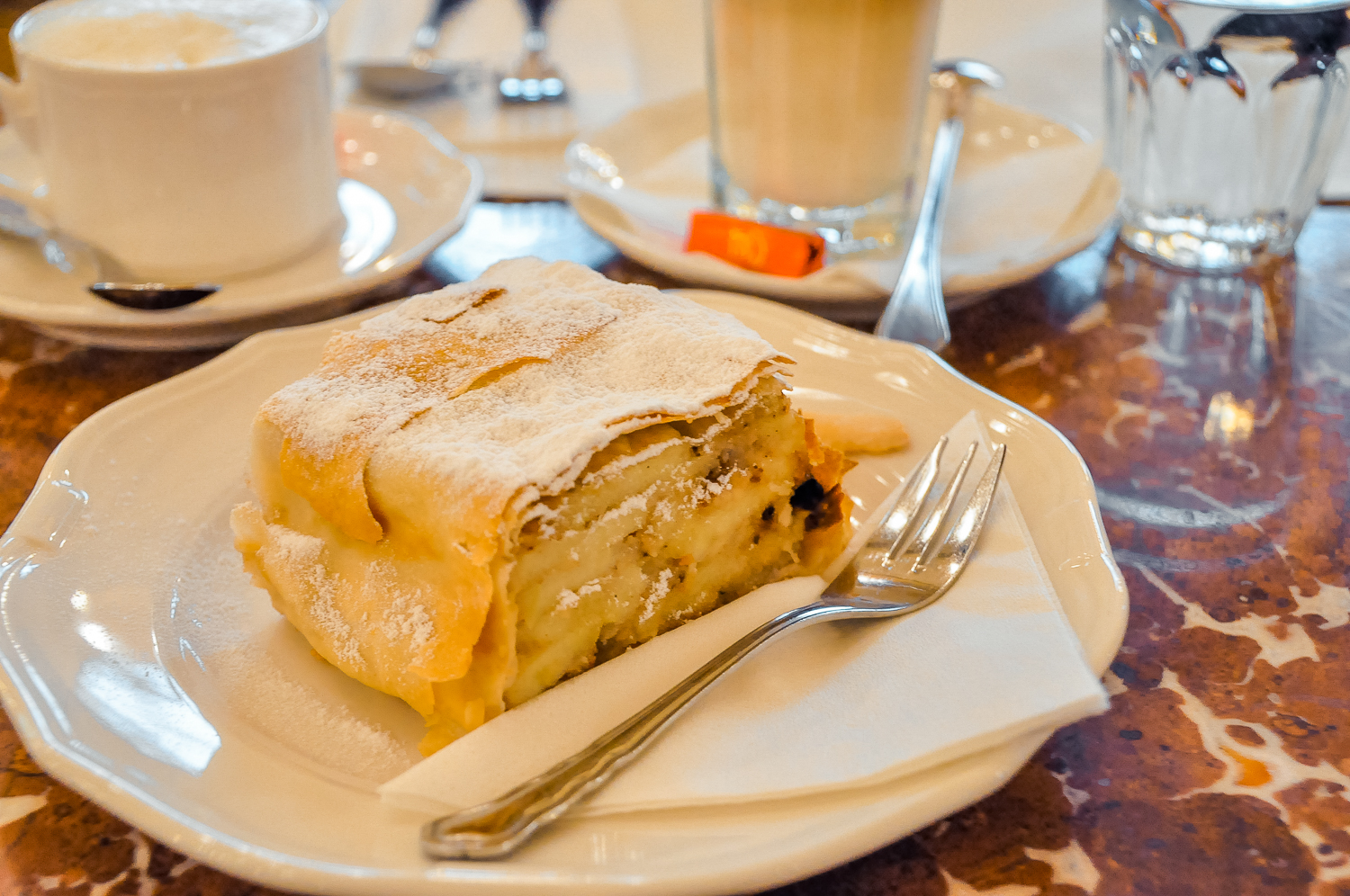 Wiener Apfelstrudel