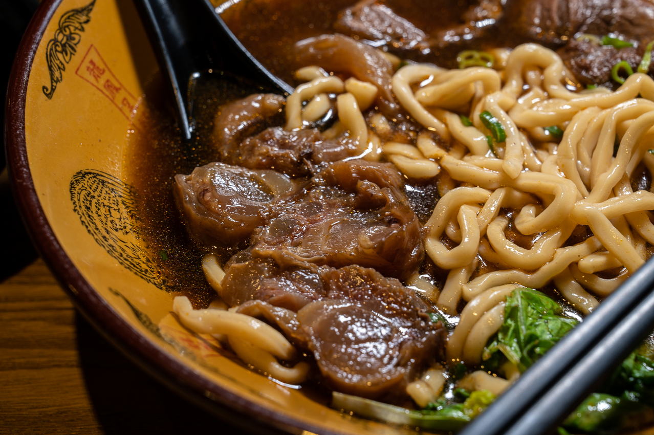 六里屯麵食專家 紅燒半筋半肉麵