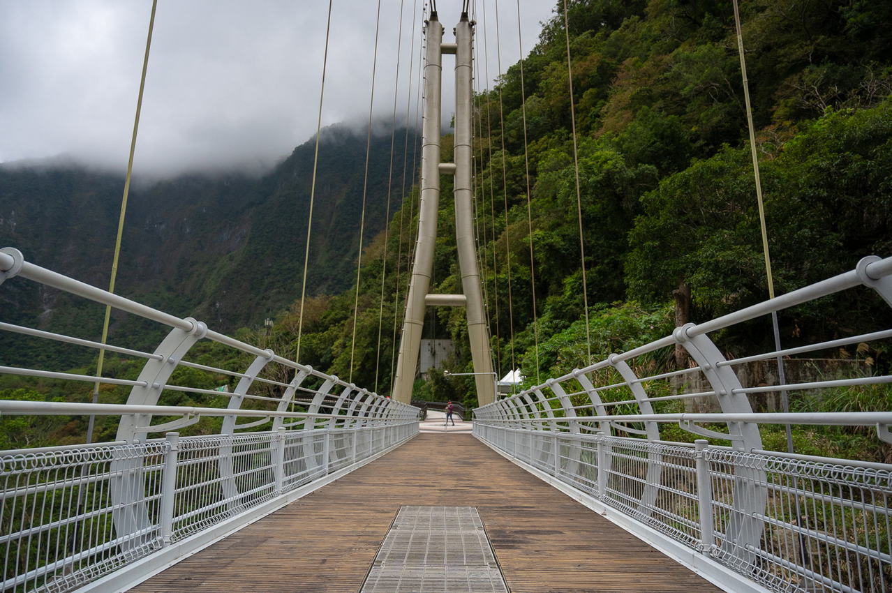 山月吊橋