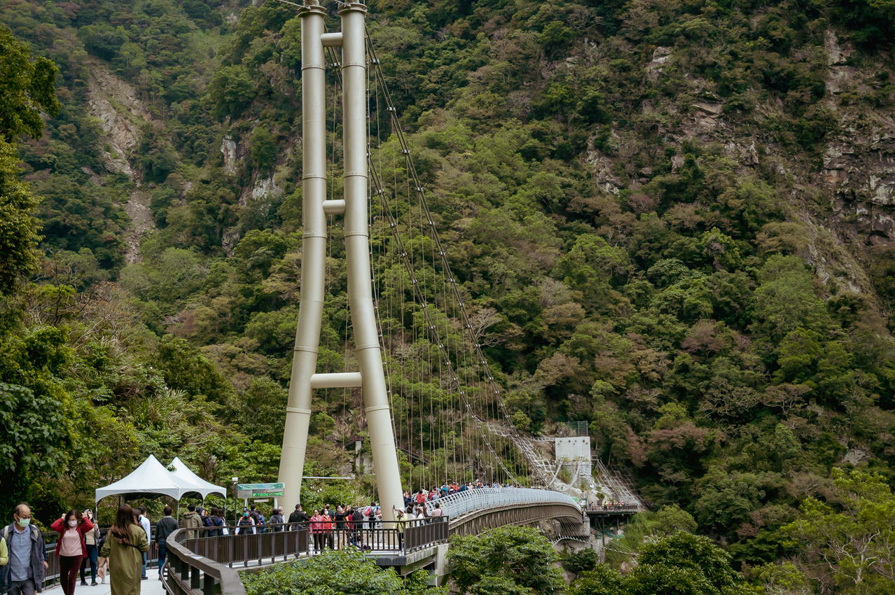山月吊橋