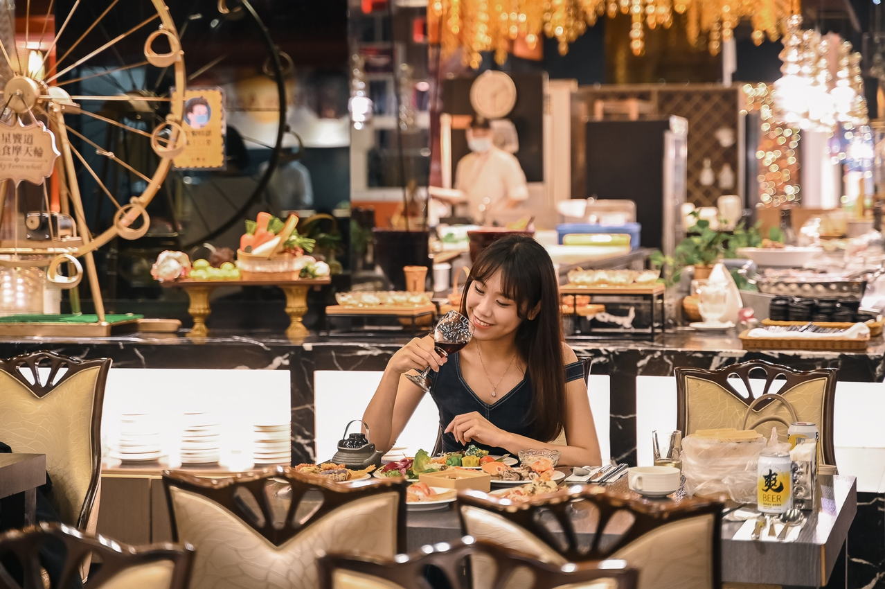 【台中】逢甲吃到飽。星饗道國際自助餐︱現切牛排海鮮酒類，縱享百道異國料理
