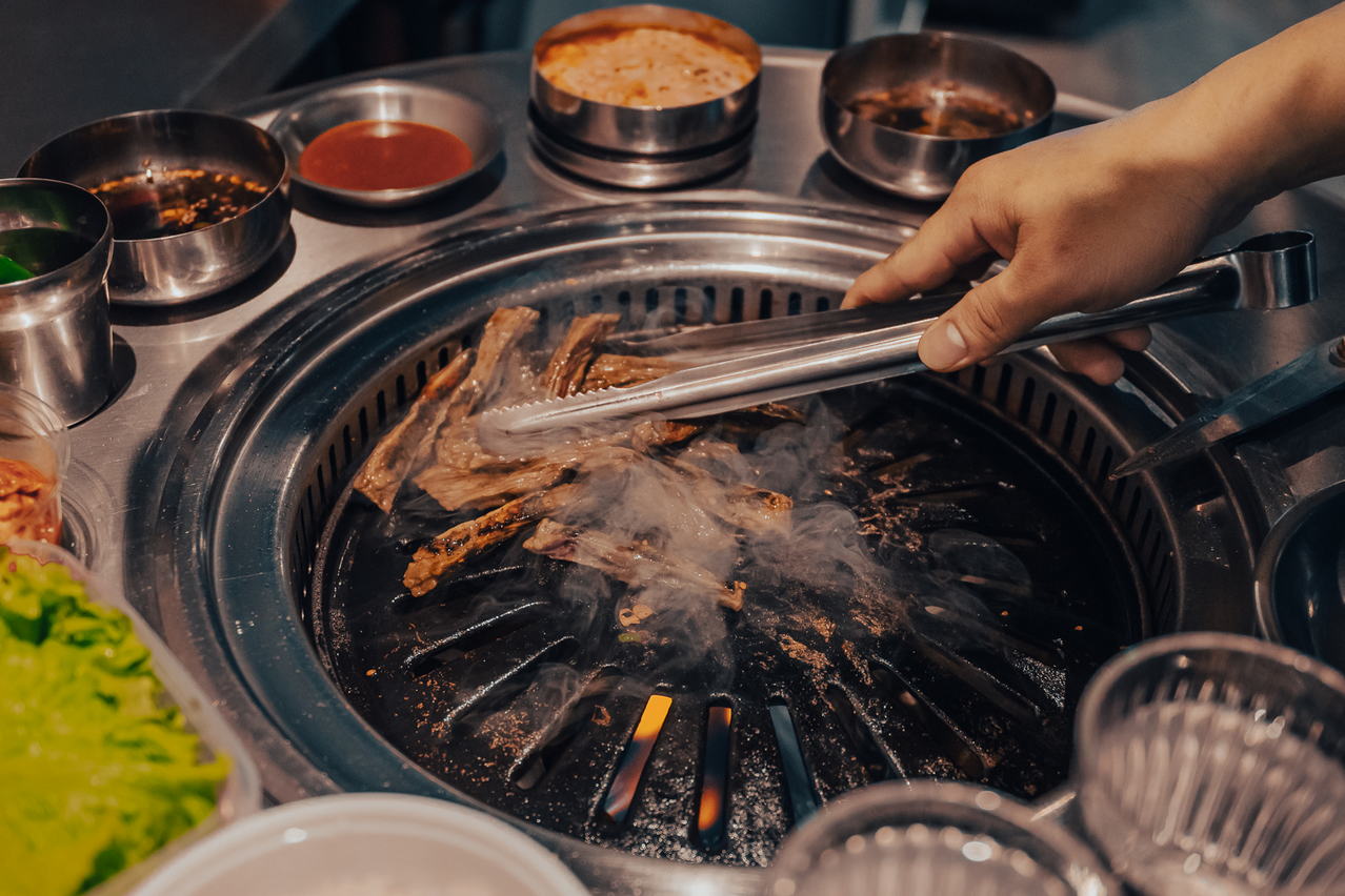 新村站著吃烤肉