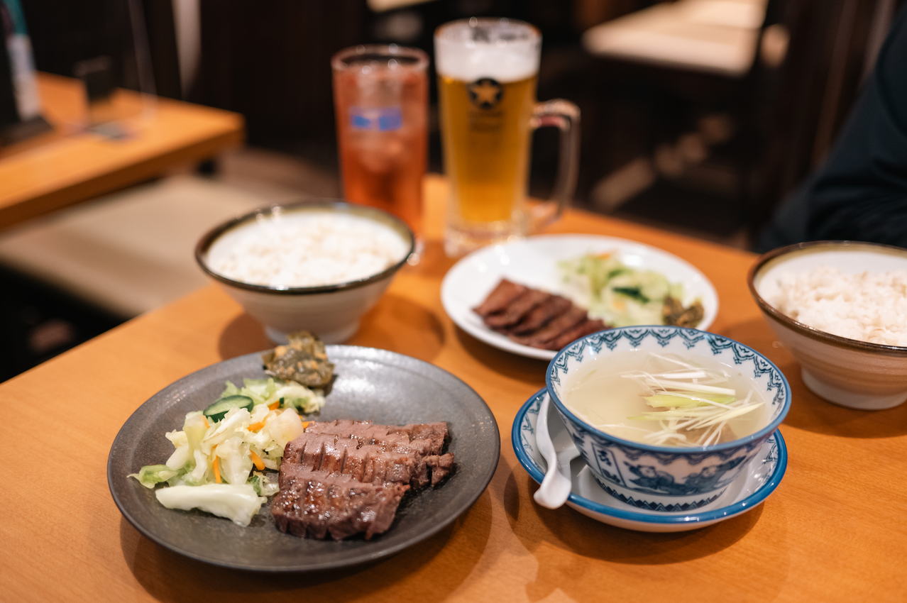 味之牛舌喜助本店餐點 厚切牛舌套餐與牛尾湯