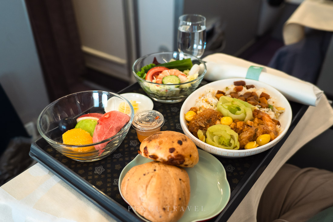 華航商務艙米其林聯名餐點：米香聯名乾燒明蝦烏魚子炒飯