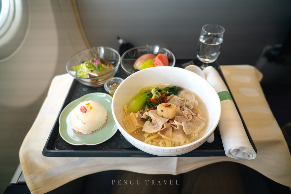 華航高雄曼谷商務艙餐點：雙月食品社酸菜白肉干貝麵 網路預選