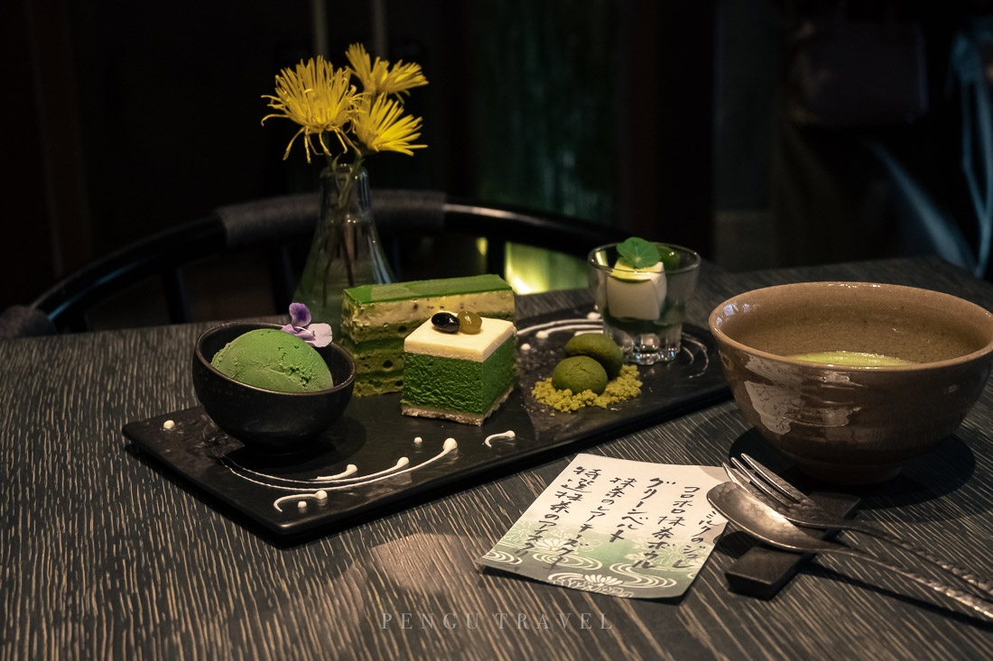 祇園北川半兵衛的招牌甜點套餐お菓子盛り，四種甜品與冰淇淋都是抹茶口味，並搭配一杯抹茶。擺盤及味道都是藝術品等級，做工費時的七層抹茶蛋糕、極限平衡的濃厚抹茶冰淇淋都讓我相當驚艷。