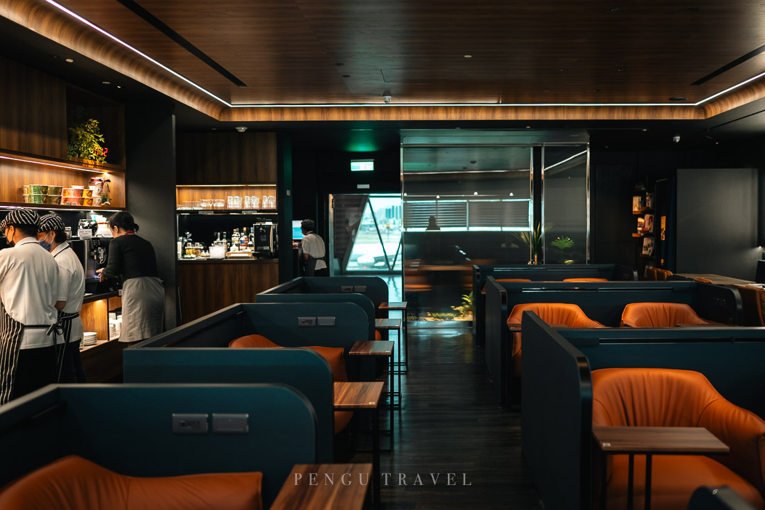 高雄南苑貴賓室空間視野:酒吧風格的靜謐放鬆候機空間