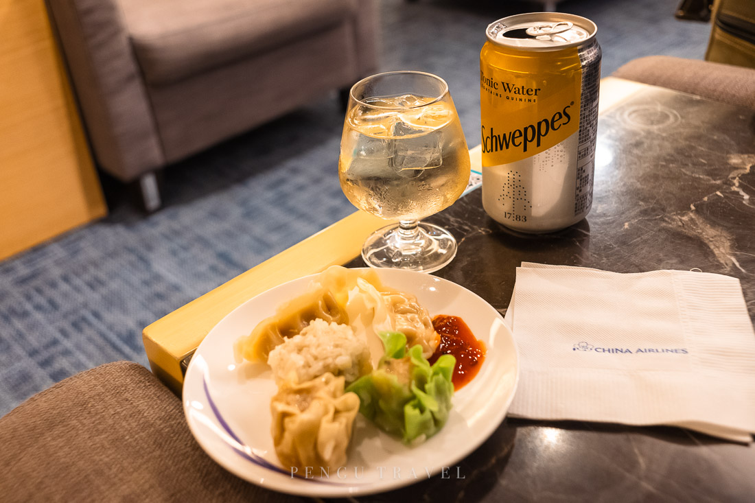 華航貴賓室早餐餐點實測：種類不多但起飛前墊個肚子剛好