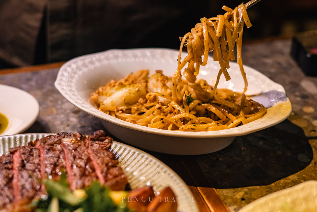 nul的義大利麵紮實帶有麵芯感，花枝·蒜味辣椒麵以花椒與大蒜的調味，色澤到香氣都讓人食指大動。 