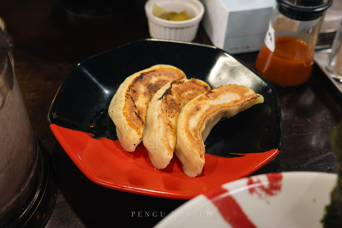 函館麵廚房味彩的餃子煎至金黃