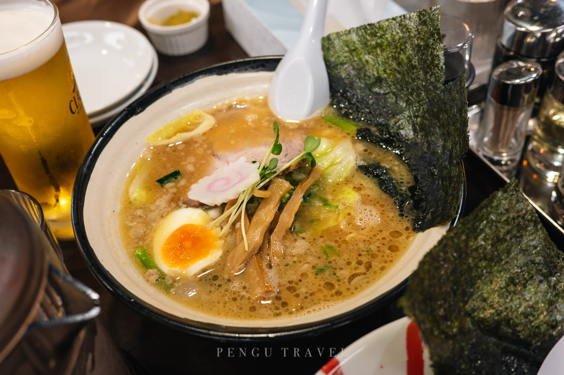 麵廚房味彩 赤味噌拉麵：色澤濃郁但口感不油膩的溫潤味噌湯頭