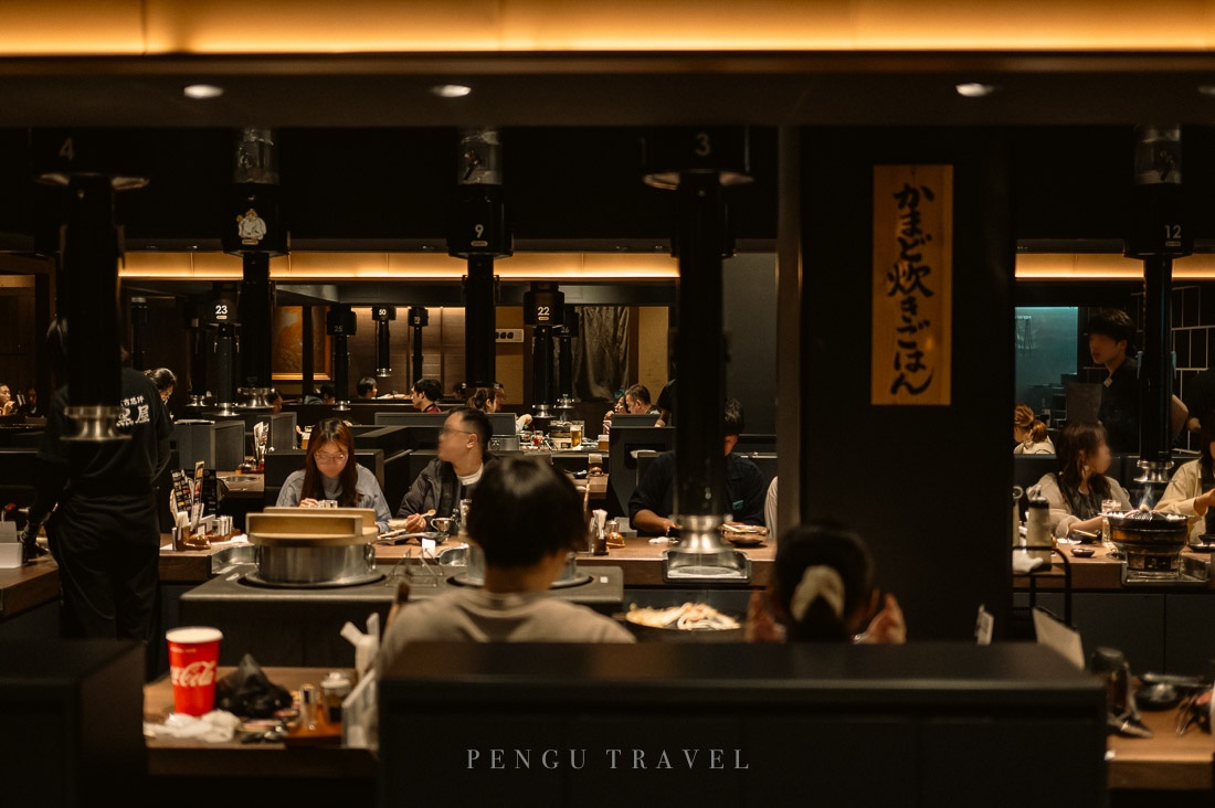 函館五稜郭人氣羊肉燒烤店內用氣氛熱鬧