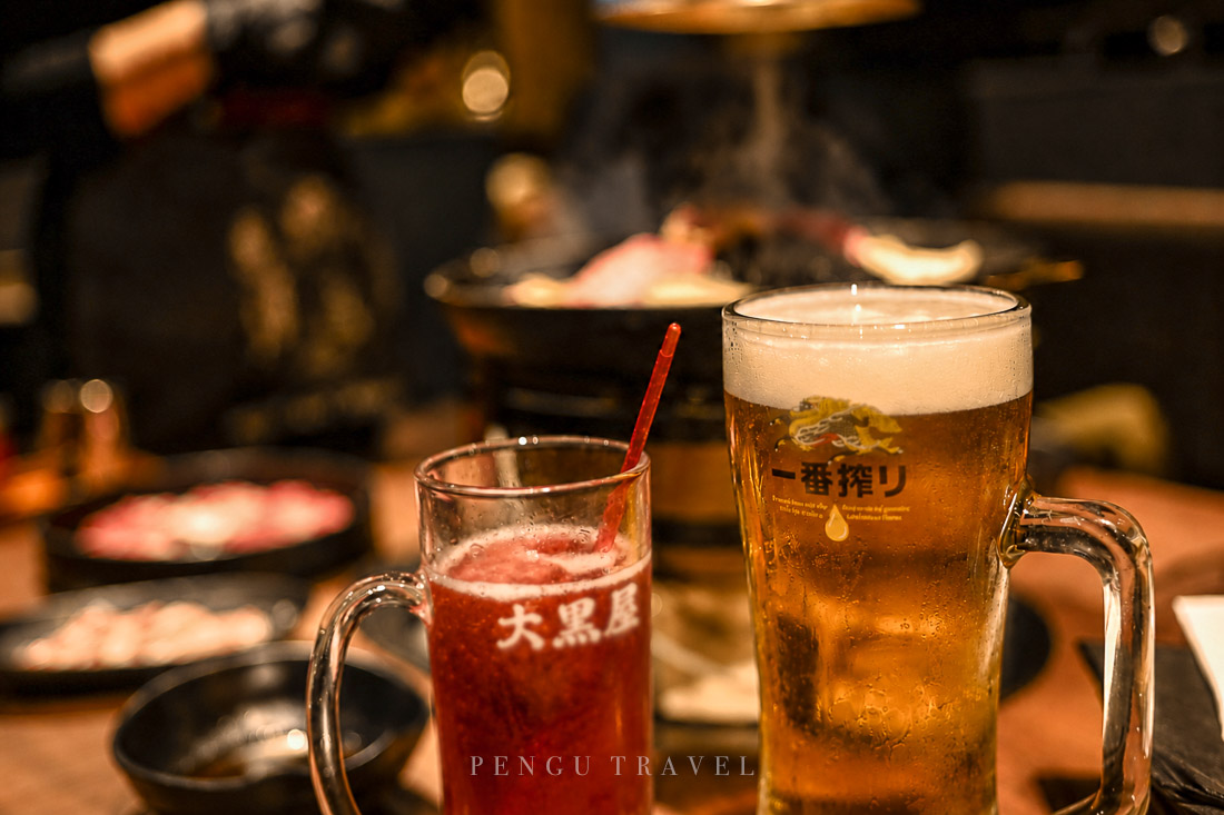 成吉思汗大黑屋飲品：哈斯卡普蘇打與特大杯生啤酒 
