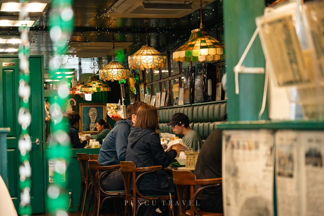 函館幸運小丑本店室內森林主題造景