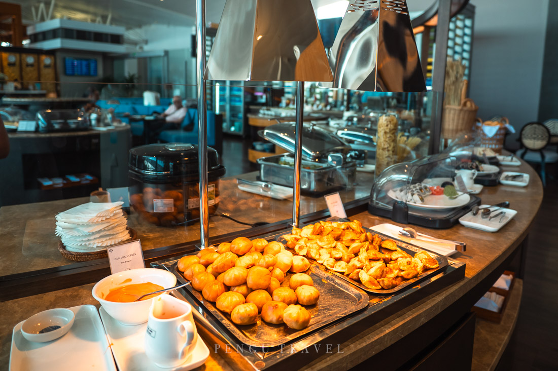 SH Premium Lounge 熟食炸物區