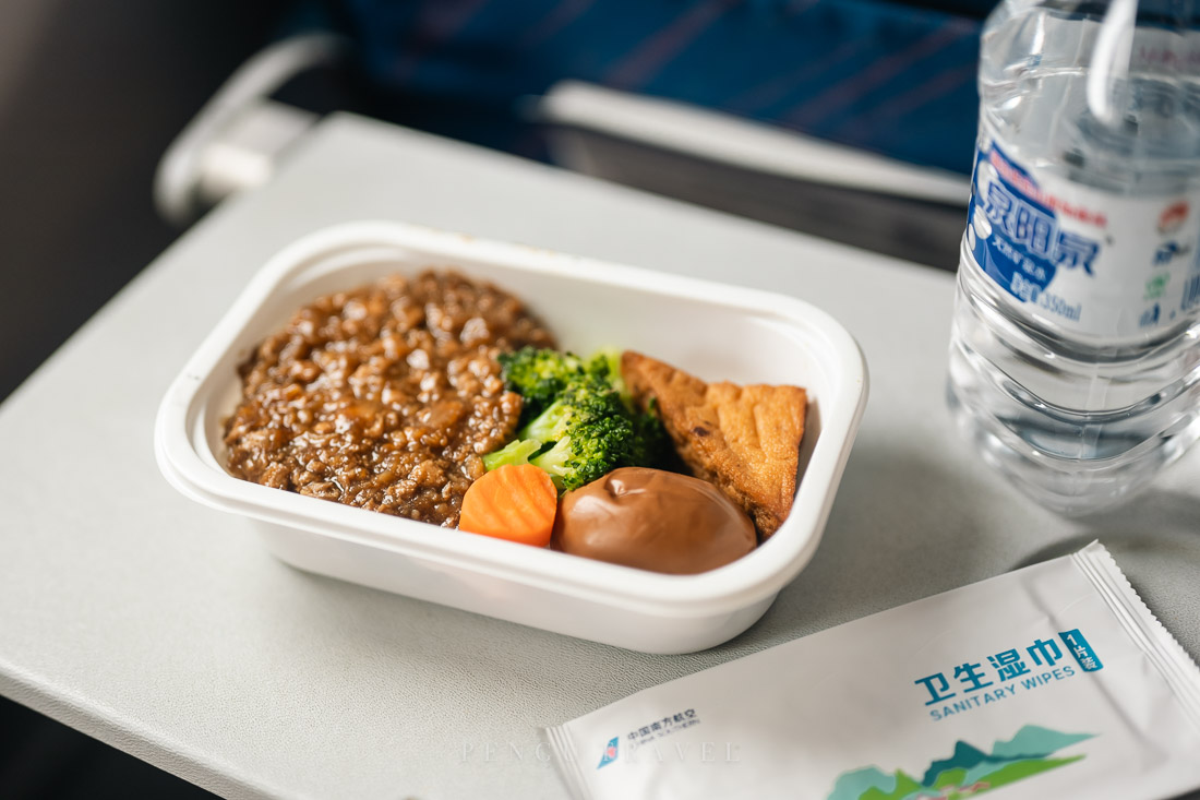 中國南方航空 台北－深圳經濟艙餐點 : 滷肉飯