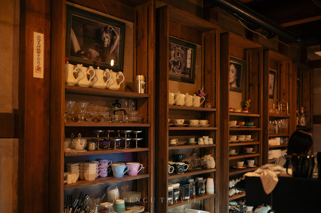 Le Mystere Warehouse 吧台與茶具收藏牆