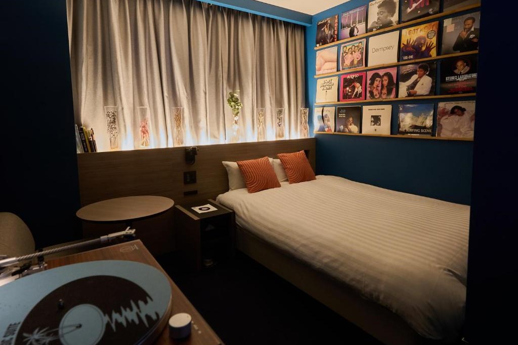 HOTEL SHE, OSAKA｜大阪黑膠音樂設計飯店